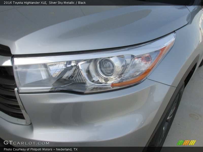 Silver Sky Metallic / Black 2016 Toyota Highlander XLE
