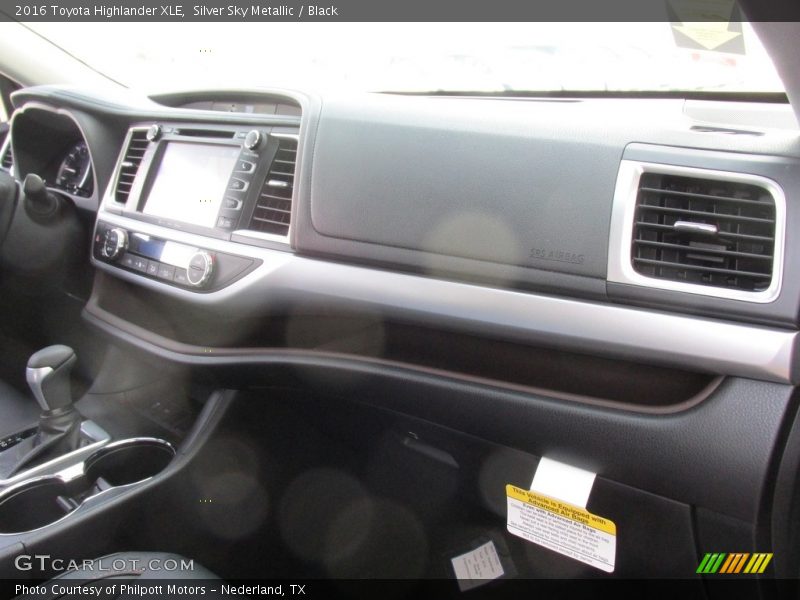 Silver Sky Metallic / Black 2016 Toyota Highlander XLE