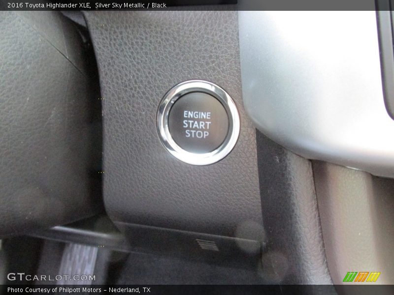 Silver Sky Metallic / Black 2016 Toyota Highlander XLE