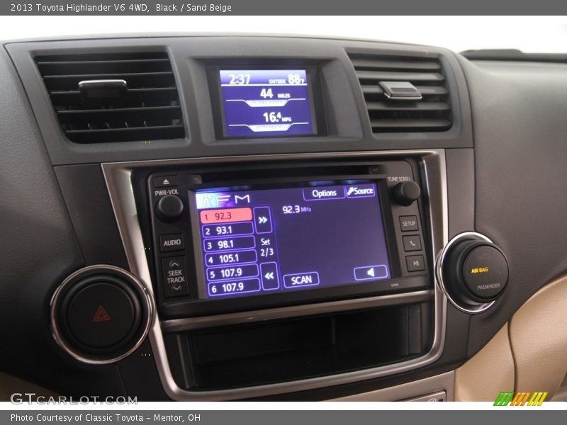 Black / Sand Beige 2013 Toyota Highlander V6 4WD