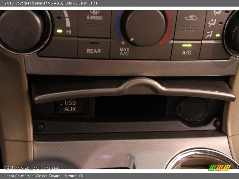 Black / Sand Beige 2013 Toyota Highlander V6 4WD