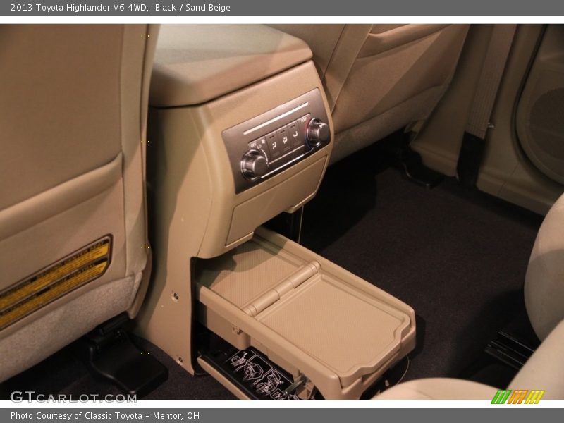 Black / Sand Beige 2013 Toyota Highlander V6 4WD