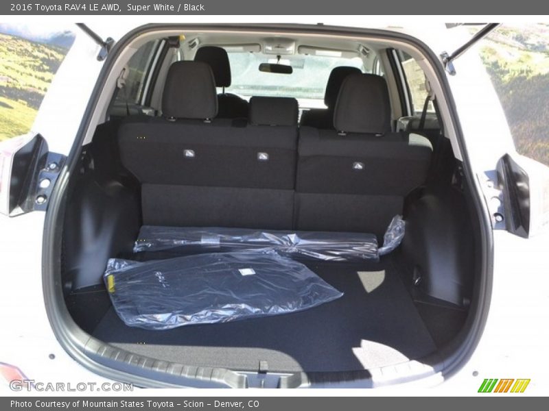 Super White / Black 2016 Toyota RAV4 LE AWD