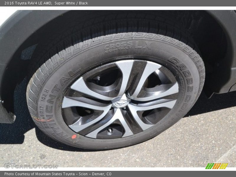 Super White / Black 2016 Toyota RAV4 LE AWD