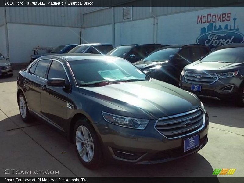 Magnetic / Charcoal Black 2016 Ford Taurus SEL