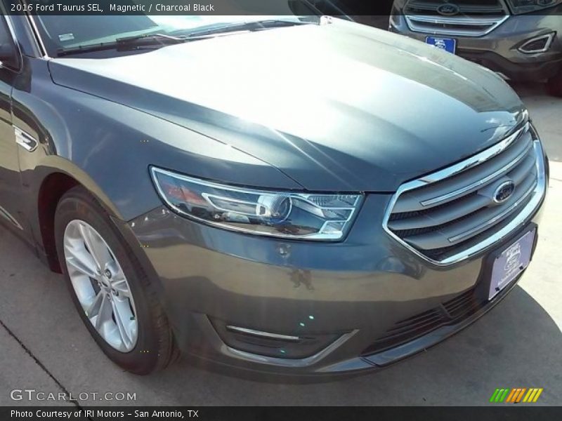 Magnetic / Charcoal Black 2016 Ford Taurus SEL