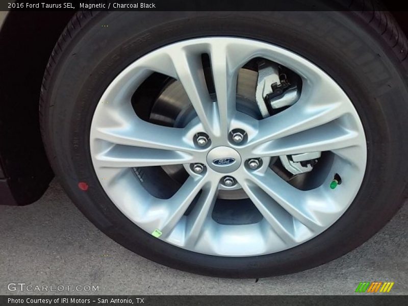 Magnetic / Charcoal Black 2016 Ford Taurus SEL
