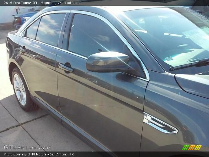Magnetic / Charcoal Black 2016 Ford Taurus SEL