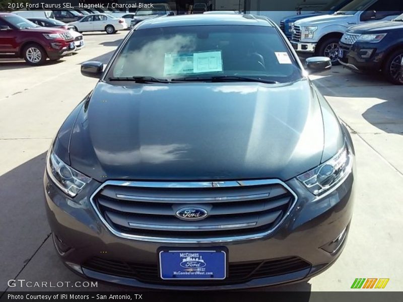 Magnetic / Charcoal Black 2016 Ford Taurus SEL