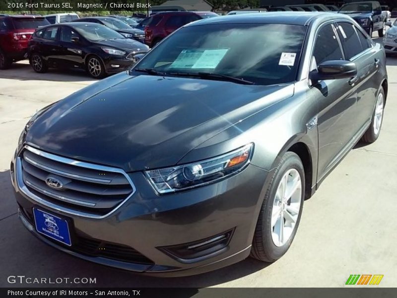 Magnetic / Charcoal Black 2016 Ford Taurus SEL