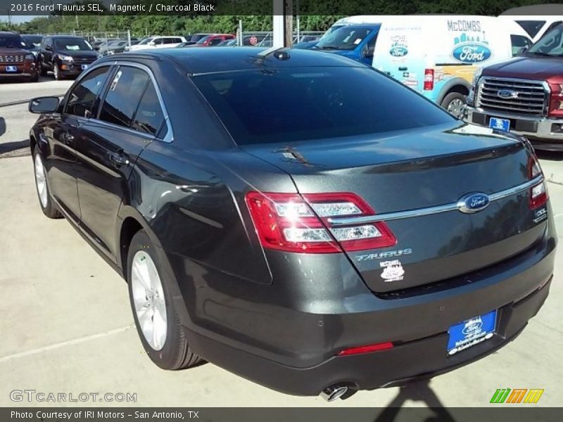 Magnetic / Charcoal Black 2016 Ford Taurus SEL