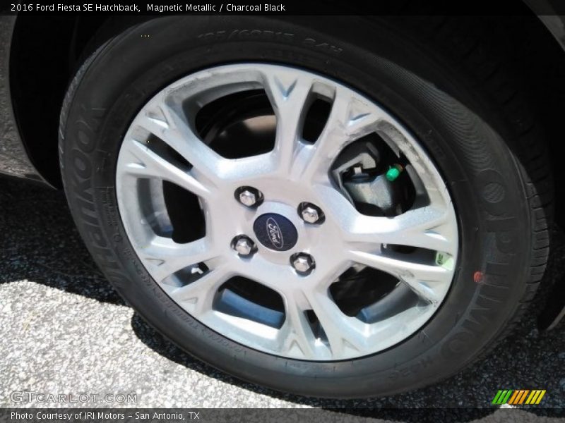 Magnetic Metallic / Charcoal Black 2016 Ford Fiesta SE Hatchback