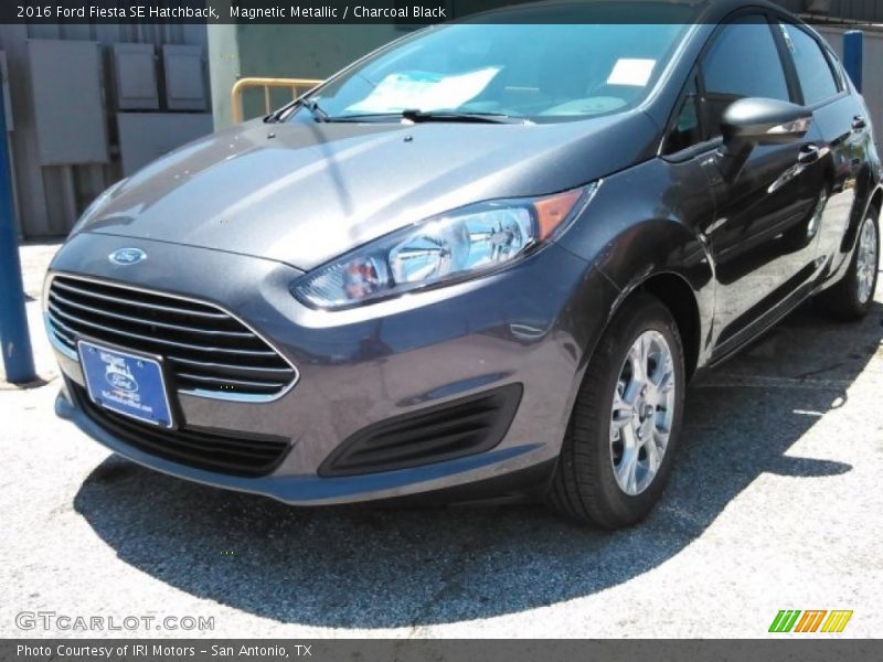 Magnetic Metallic / Charcoal Black 2016 Ford Fiesta SE Hatchback