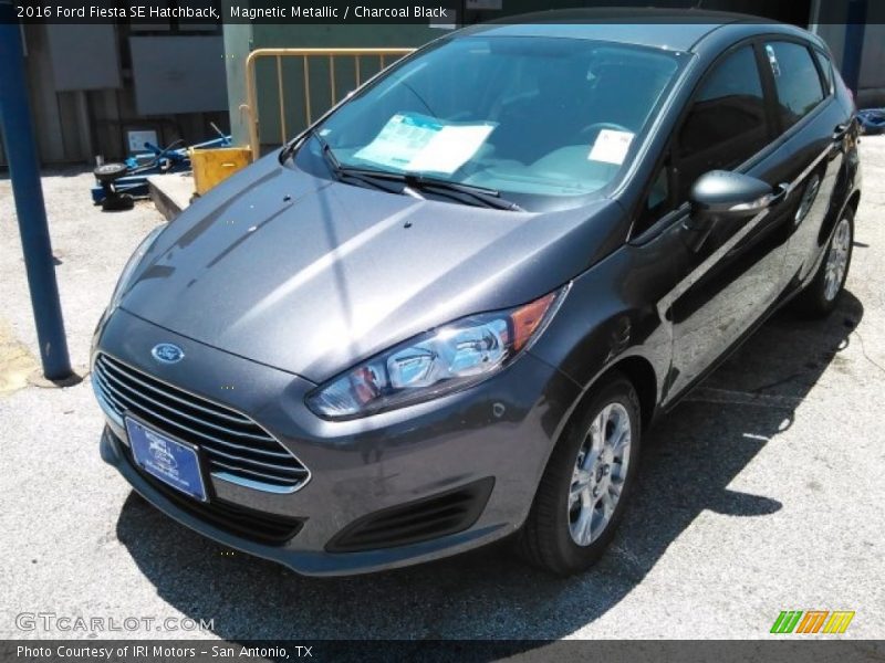 Magnetic Metallic / Charcoal Black 2016 Ford Fiesta SE Hatchback
