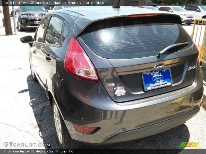 Magnetic Metallic / Charcoal Black 2016 Ford Fiesta SE Hatchback