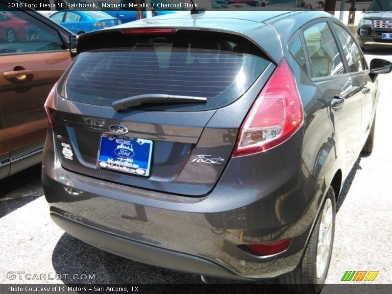Magnetic Metallic / Charcoal Black 2016 Ford Fiesta SE Hatchback