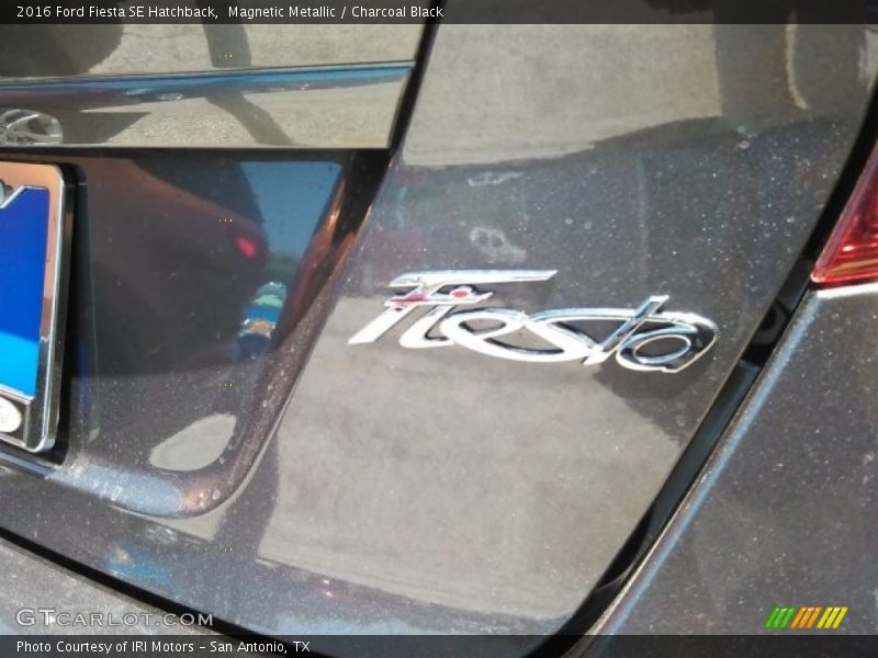 Magnetic Metallic / Charcoal Black 2016 Ford Fiesta SE Hatchback
