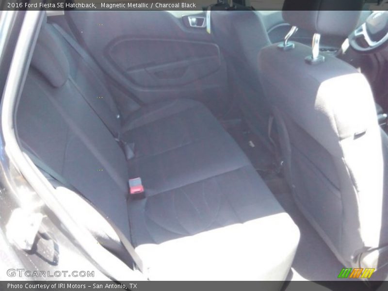 Magnetic Metallic / Charcoal Black 2016 Ford Fiesta SE Hatchback