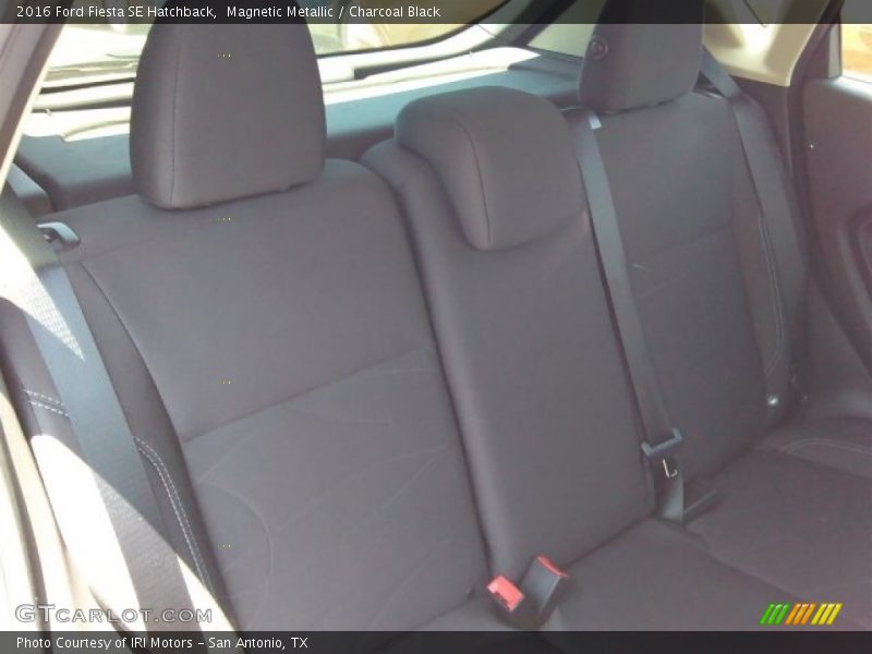 Magnetic Metallic / Charcoal Black 2016 Ford Fiesta SE Hatchback