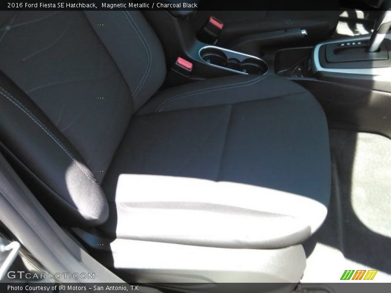 Magnetic Metallic / Charcoal Black 2016 Ford Fiesta SE Hatchback