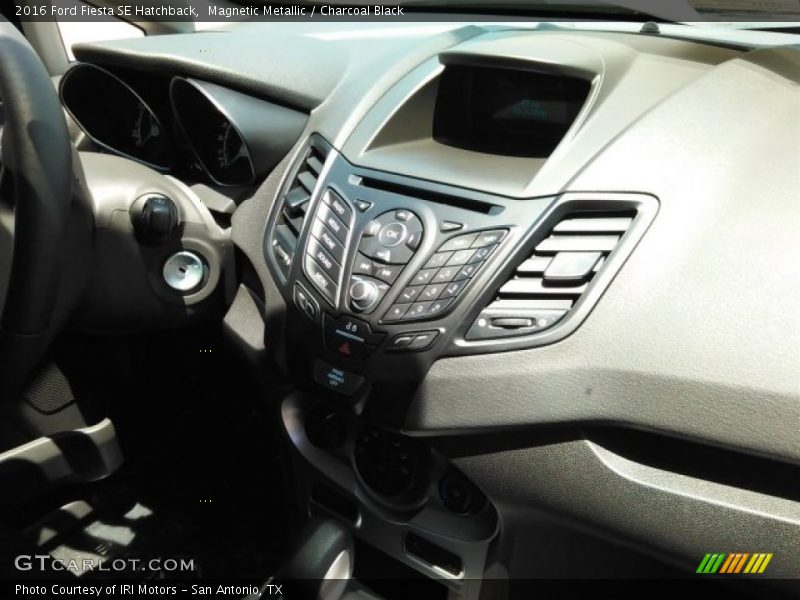 Magnetic Metallic / Charcoal Black 2016 Ford Fiesta SE Hatchback