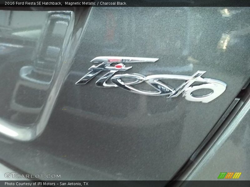 Magnetic Metallic / Charcoal Black 2016 Ford Fiesta SE Hatchback