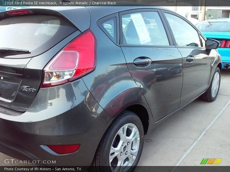 Magnetic Metallic / Charcoal Black 2016 Ford Fiesta SE Hatchback