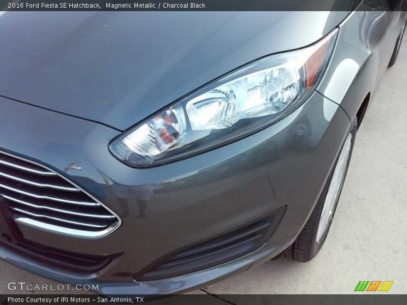 Magnetic Metallic / Charcoal Black 2016 Ford Fiesta SE Hatchback