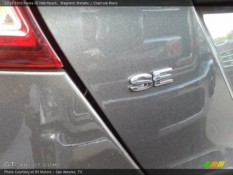 Magnetic Metallic / Charcoal Black 2016 Ford Fiesta SE Hatchback