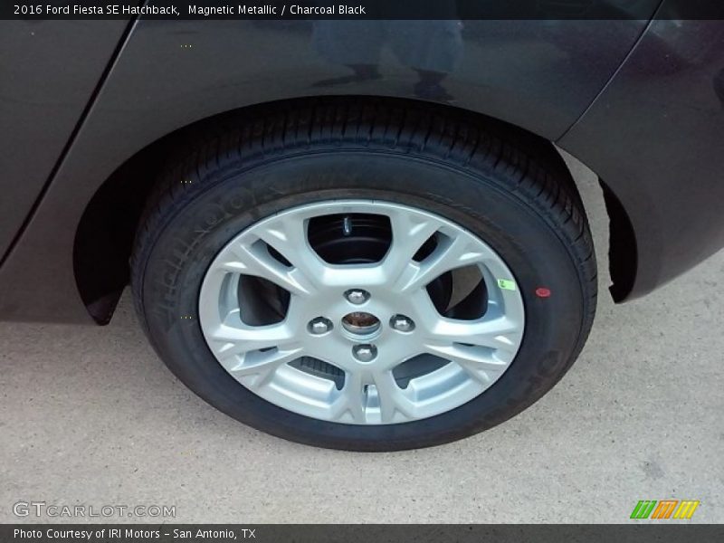 Magnetic Metallic / Charcoal Black 2016 Ford Fiesta SE Hatchback