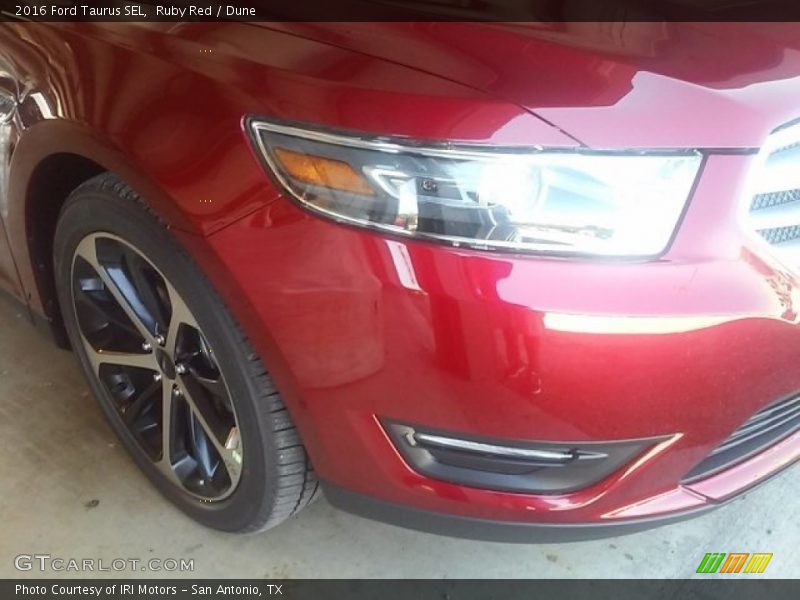 Ruby Red / Dune 2016 Ford Taurus SEL