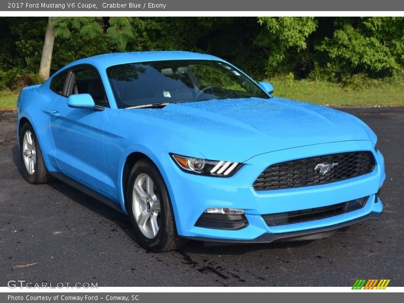Front 3/4 View of 2017 Mustang V6 Coupe
