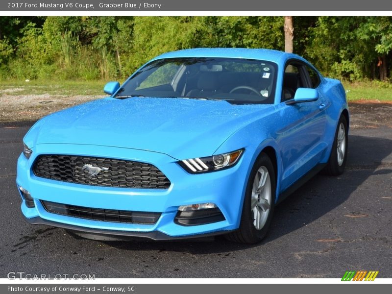 Front 3/4 View of 2017 Mustang V6 Coupe