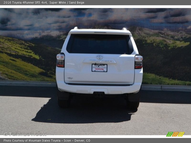 Super White / Sand Beige 2016 Toyota 4Runner SR5 4x4