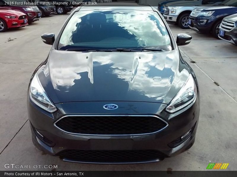 Magnetic / Charcoal Black 2016 Ford Focus SE Hatch