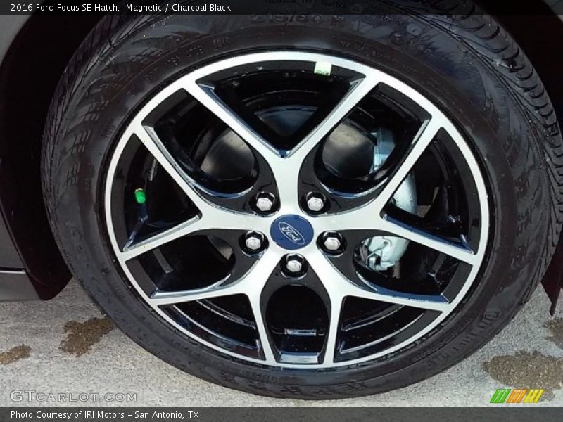 Magnetic / Charcoal Black 2016 Ford Focus SE Hatch