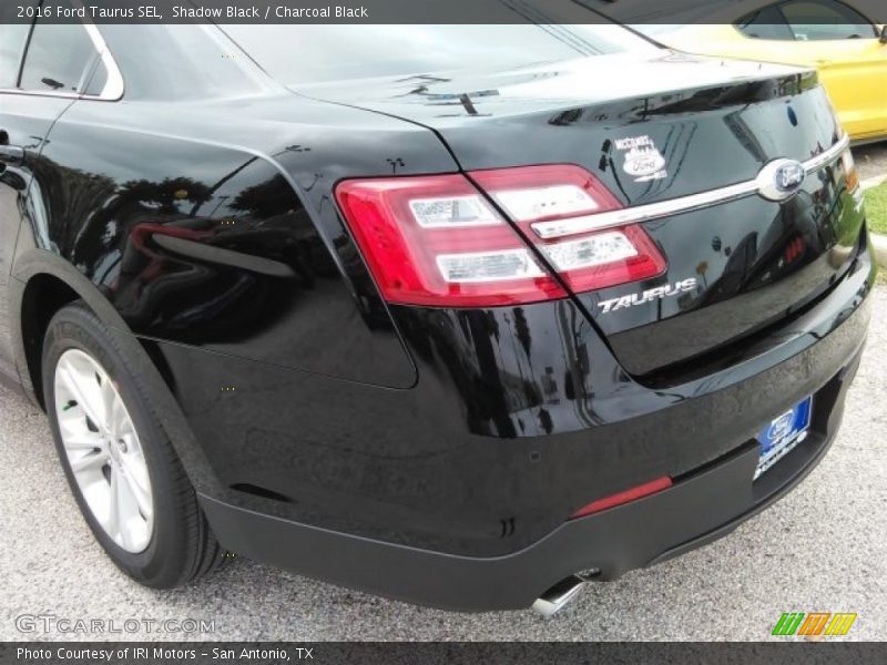 Shadow Black / Charcoal Black 2016 Ford Taurus SEL