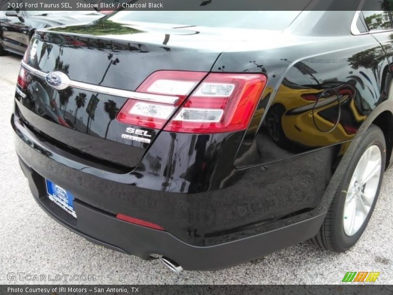 Shadow Black / Charcoal Black 2016 Ford Taurus SEL