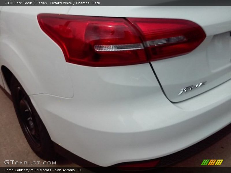 Oxford White / Charcoal Black 2016 Ford Focus S Sedan