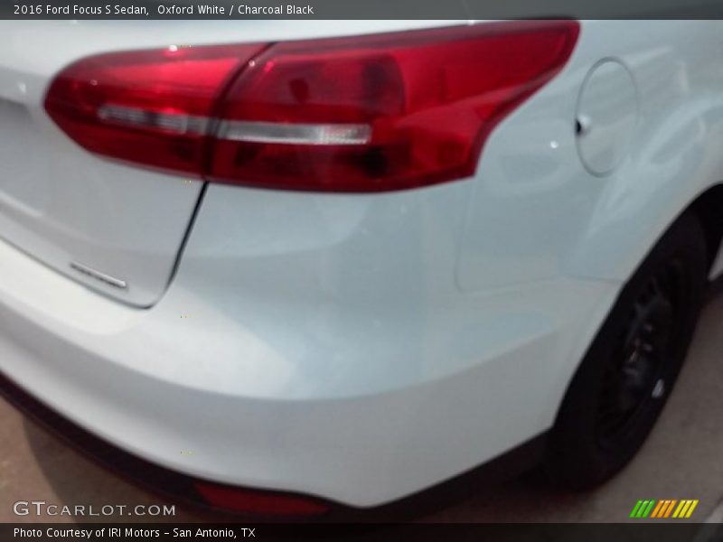 Oxford White / Charcoal Black 2016 Ford Focus S Sedan
