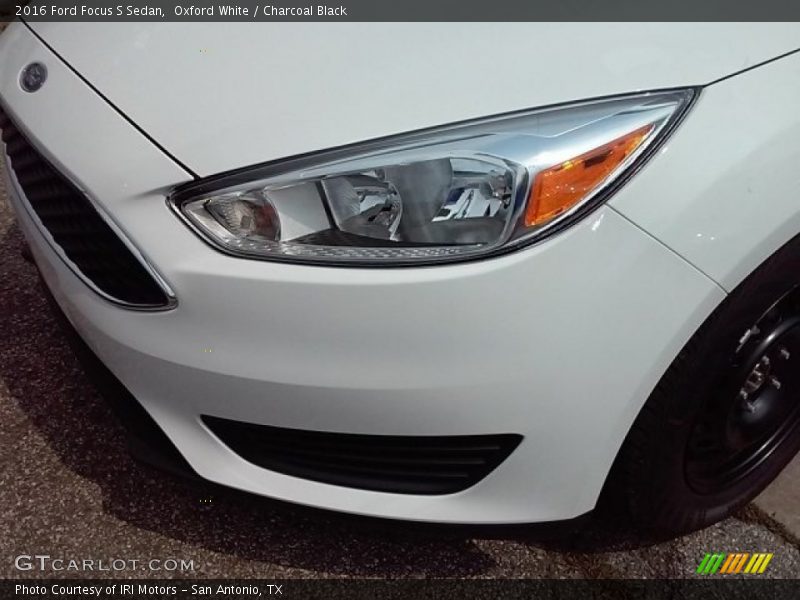 Oxford White / Charcoal Black 2016 Ford Focus S Sedan