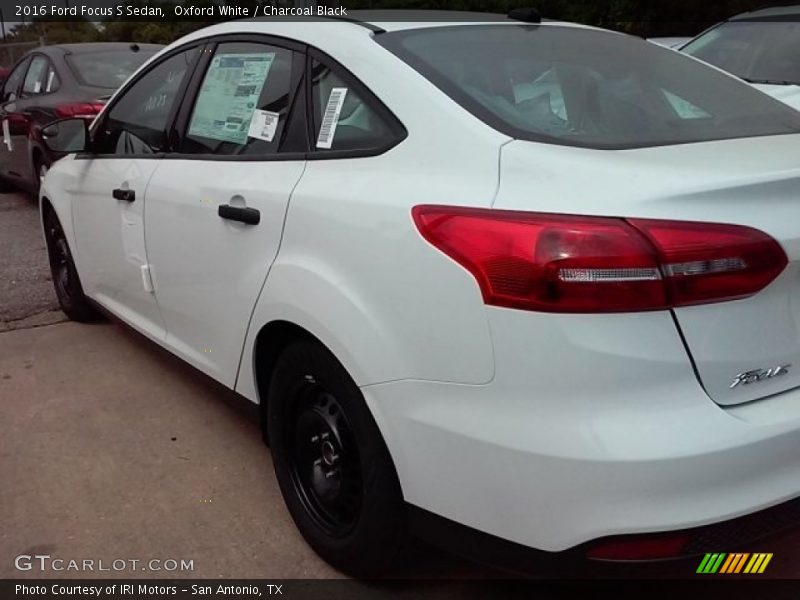 Oxford White / Charcoal Black 2016 Ford Focus S Sedan