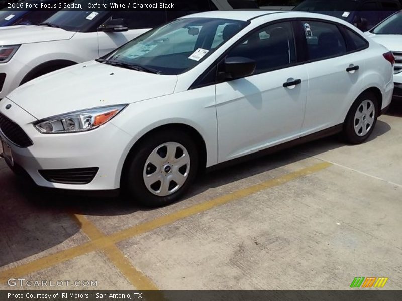 Oxford White / Charcoal Black 2016 Ford Focus S Sedan