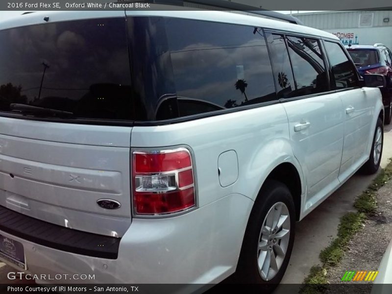 Oxford White / Charcoal Black 2016 Ford Flex SE