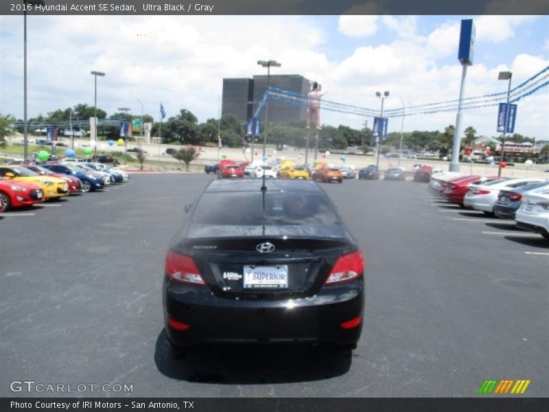Ultra Black / Gray 2016 Hyundai Accent SE Sedan