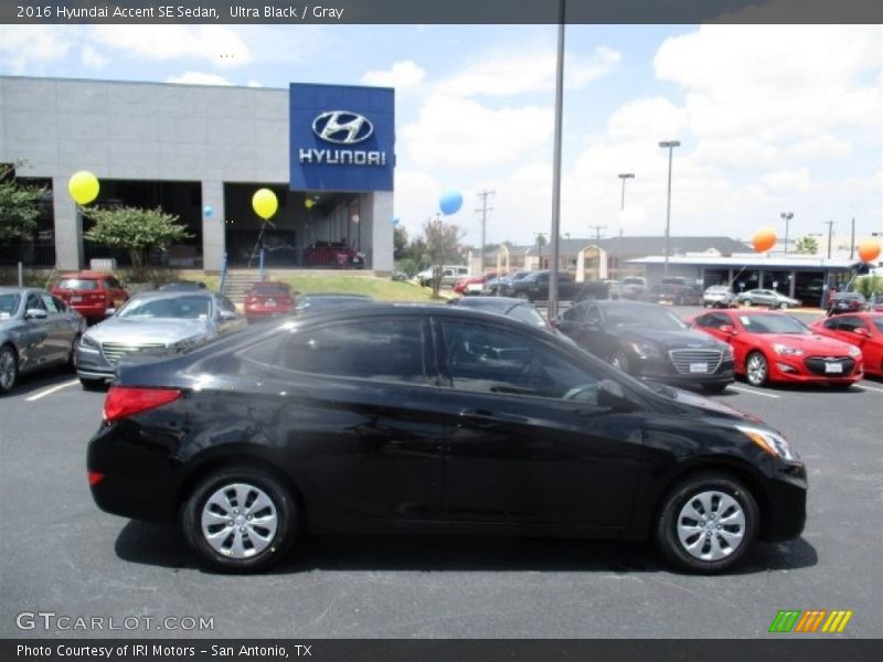 Ultra Black / Gray 2016 Hyundai Accent SE Sedan