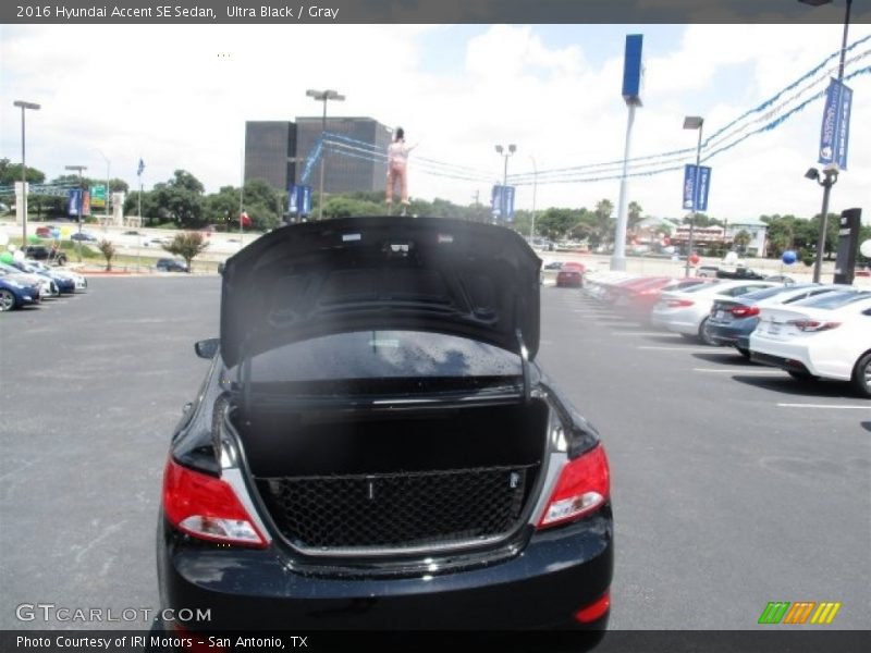 Ultra Black / Gray 2016 Hyundai Accent SE Sedan