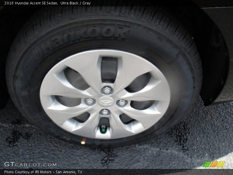 Ultra Black / Gray 2016 Hyundai Accent SE Sedan