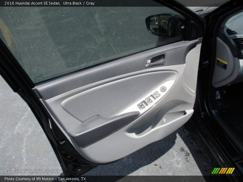 Ultra Black / Gray 2016 Hyundai Accent SE Sedan