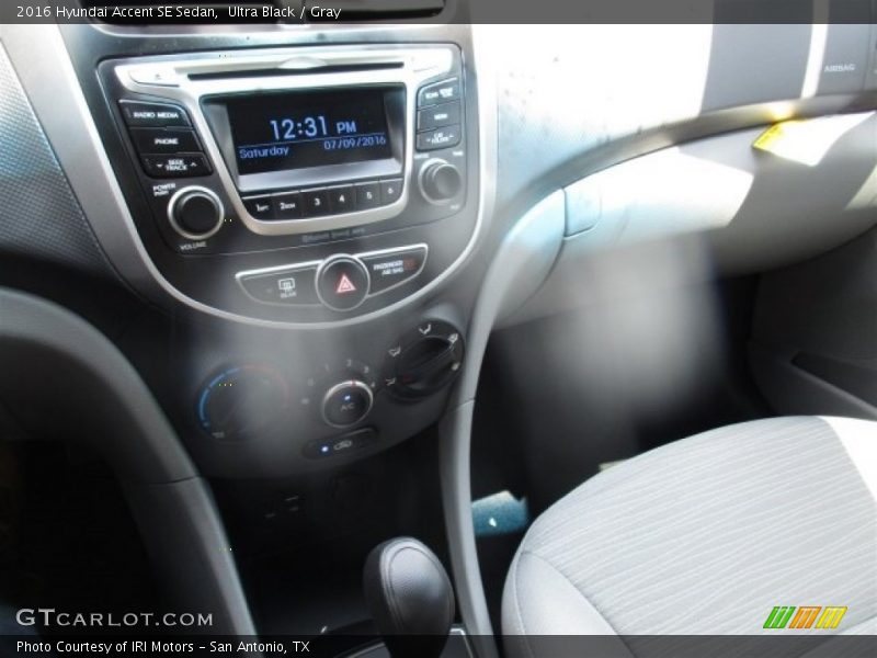 Ultra Black / Gray 2016 Hyundai Accent SE Sedan